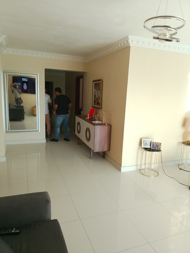 Amplio Apartamento 4to Piso En Res. Man Detrás De La Sirena