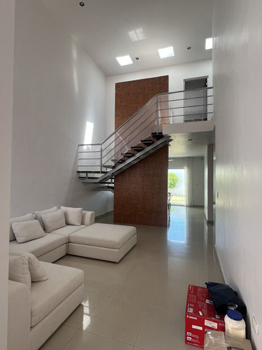 Casa En Renta En Mérida, Montebello ( Semi-amueblada )