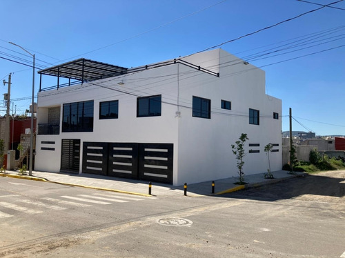Imagen 2 de 14 de Venta,casa Grande De 6 Recamaras Y 4.5 Baños Con Jardín 40m2