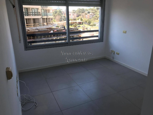 Alquiler Anual-venta Apartamento 2 Dormitorios Torre Francia.- Ref: 231