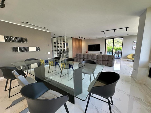 Se Vende Ph En La Urb. Lomas De La Alameda Con Vista Al Ávila Y 2 Terrazas.
