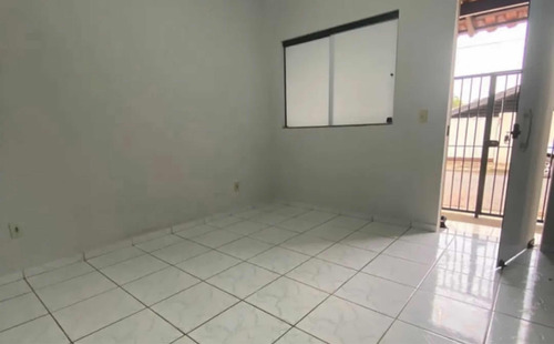 Oportunidade Única! Casa De 3 Quartos ( 1 Com Suíte)
