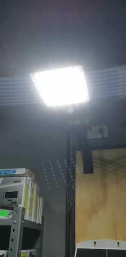 Lampara De Pared Exterior Led Solar Luminario 400 Lumenes Incluye Soporte Y Tornillería Panel 2.3 Wp Silicona Policristalina Ip65 Sensor De Movimiento 35000 Horas