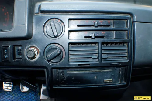 Mazda B2000 2.0
