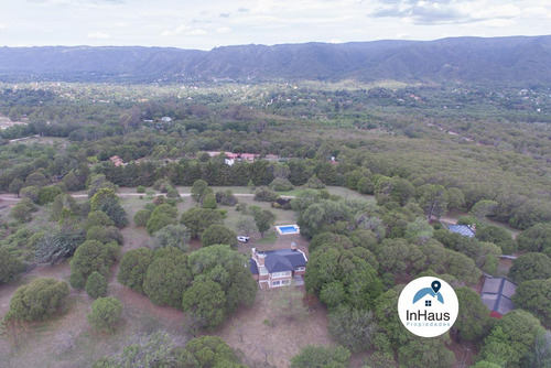 Casa De Categoría A Pocas Cuadras Del Centro De Villa General Belgrano