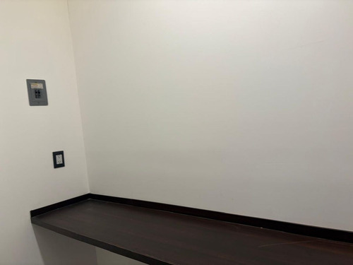 Renta De Oficinas, Consultorios Por Separado O Piso Completo En Alto Esmeralda