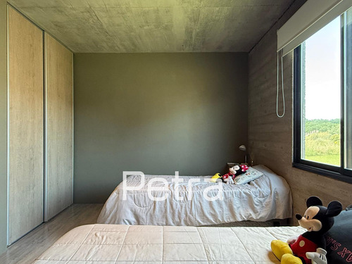 Casa En Venta De Hormigón Visto En Costa Esmeralda
