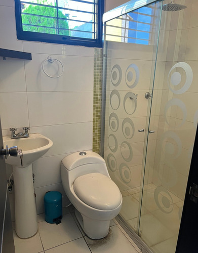 Sky Group Vende Town House En Manantial, Conjunto Aguamanil. Inth-202