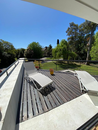 Casa En Venta En Abril Club De Campo