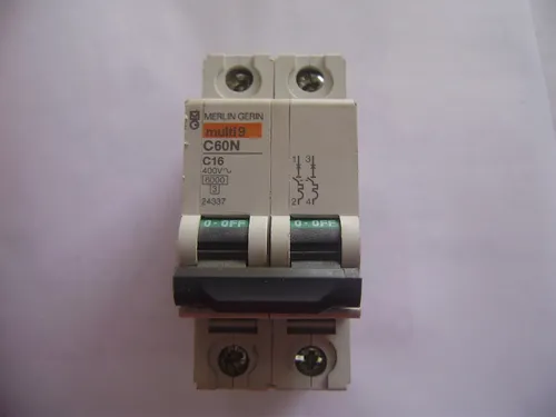 comprar Breaker Merlin Gerin Multi 9 C60n C16, Modelo 24337 2p 400v