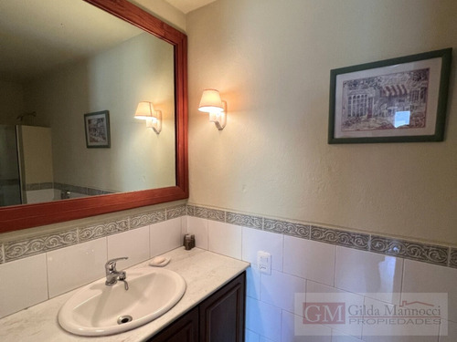 Casa De 2 Pisos, 3 Dormitorios, 4 Baños, En Venta En Pocitos
