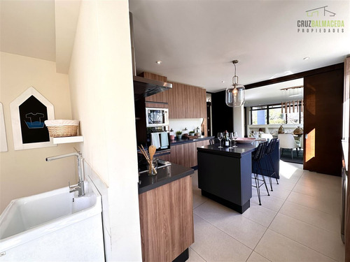 Casa En Venta De 3 Dorm. En Colina