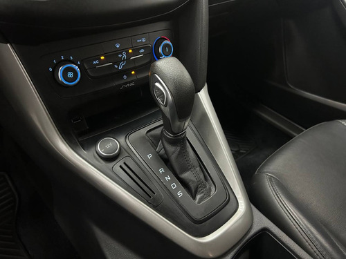 Ford Focus 2.0 SE PLUS 16V FLEX 4P POWERSHIFT