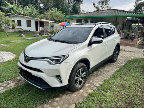 Toyota RAV4 2.0 Street