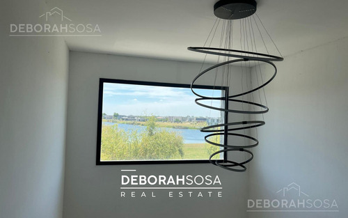 Casa En Venta Cuatro Dormitorios Seis Ambiente A La Laguna Pileta El Naudir Escobar