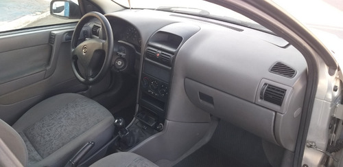 Imagem 4 de 9 de Astra Sedan 2.0 Completo 2004