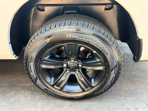 RAM Ram Classic 5.7 Laramie Night Edition Cab. Dupla 4X4 Aut. 4P