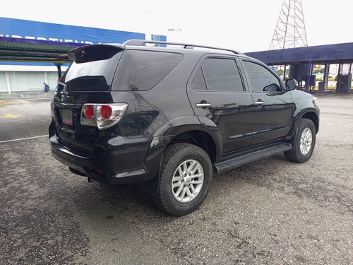 Imagen 3 de 16 de Toyota Fortuner Sr