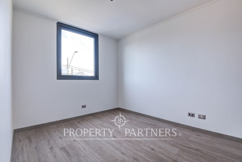 Amplio Townhouse En Excelente Ubicación 4d 3b 2e
