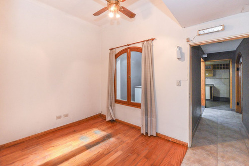 Venta Casa 5 Ambientes Con Cochera Versalles