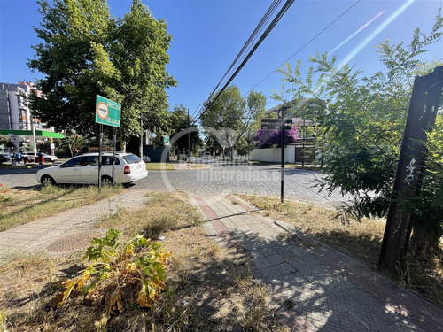 Sitio En Venta En Ñuñoa, Se Puede Construir Hasta 5 Pisos