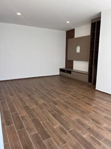 Casa En Venta En Real Del Bosque, Sótano, 4 Recámaras, 4.5 Baños, Equipada, Lujo