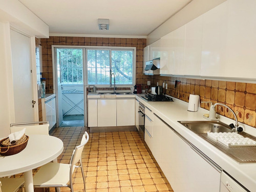 Apartamento En Venta De 4 Dormitorios En Península