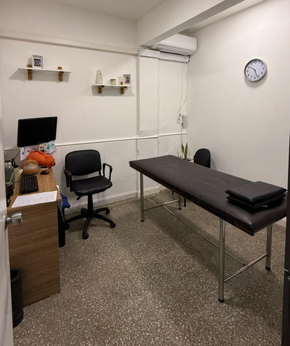 Retasado Local/oficina De 430 M2 (815 Us$/m2) Us$ 350.000, A La Calle Ideal Instituciones, Coworking, Abogados, Consultorios