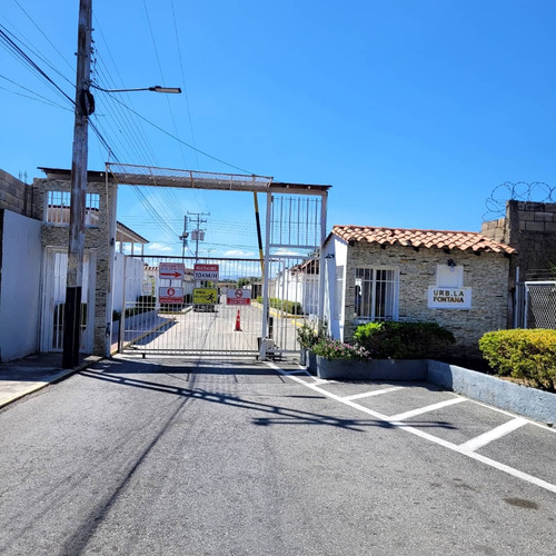 Vendo Hermosa Quinta En La Urb La Fontana Avenida Aragua/ Es  1969