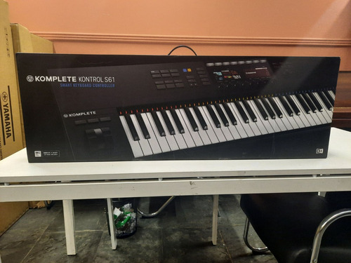 Native Instruments Komplete Kontrol S61 Smart Keyboard Contr