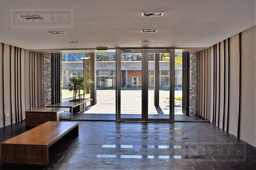 Local De 97.50 Mts En Agora Iii Venta Con Renta