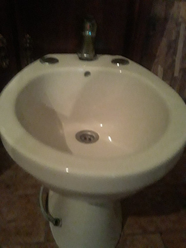 Bidet Nordico, Color Hueso, Con Grifería 