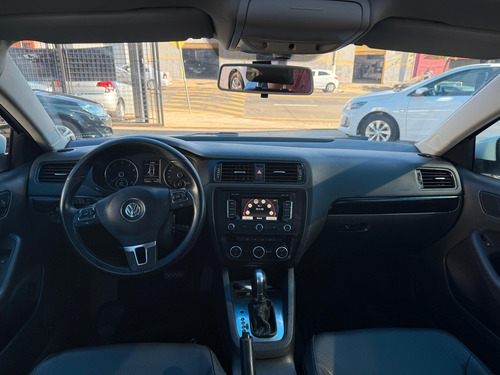 Volkswagen Jetta 2.0 Comfortline Flex 4p Automática
