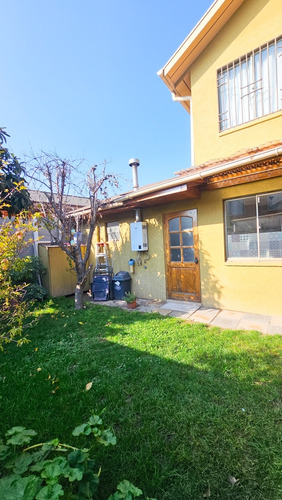 Se Vende Casa 4d+4b+2est. Barrio Las Encinas, Maipu.