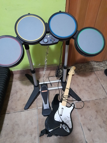 Imagem 1 de 4 de Bateria Rock Band Xbox 360 + Guitarra