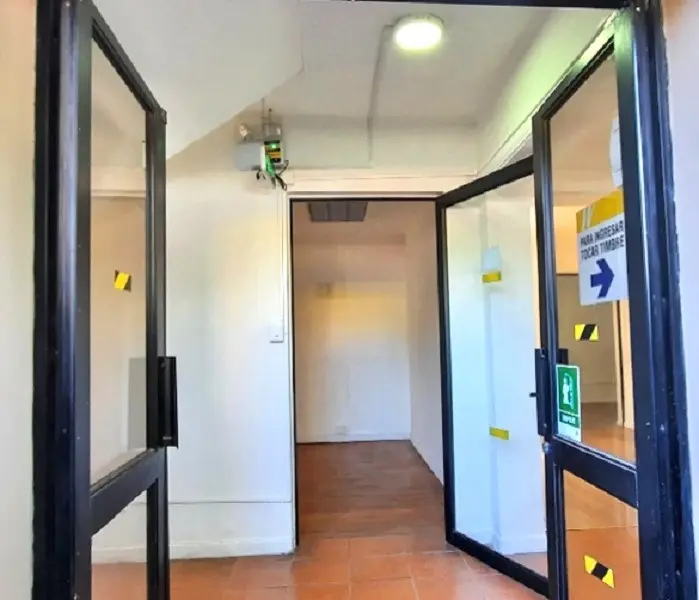 Imagen 2 de 23 de Casa Comercial Esquina, Alta Visibilidad