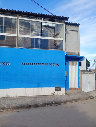 Vendo Duas Casas, Com Entradas Independentes