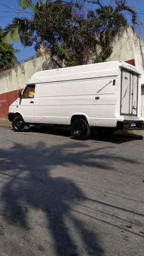 Imagem 7 de 11 de Iveco 35-10