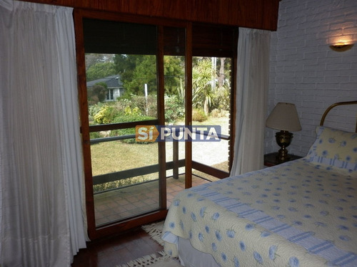 Imagen 21 de 30 de Espectacular Residencia En Zona Residencial, Ideal Para Vivir Todo El Año
