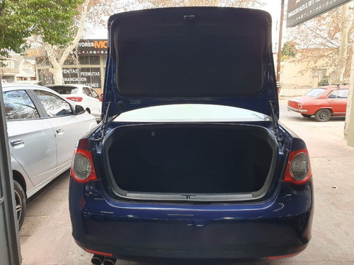 Imagen 2 de 8 de Volkswagen Vento Advance 2.5 170hp 2009