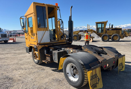 2014 Ottawa 4x2 Spotter Truck
