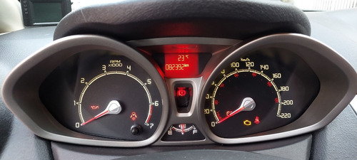 Imagem 2 de 8 de Ford New Fiesta