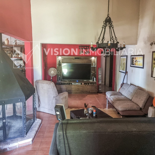 Imagen 9 de 14 de Venta Chacra Casa Con Piscina En Lagos Del Norte A 13km De Cd. De Rivera, Terreno De 1769 M2. 4 Dormitorios Y 2 Baños, Estufa A Leña, Terreno Enorme Con Arboles Frutales. Agua Con Pozo, Ute, Internet