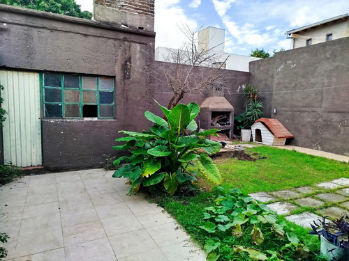 Alquiler De Casa 3 En El Palomar Con Cochera Y Fondo Libre M. Buen Estado