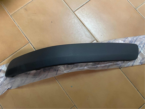 Moldura O Platina De Parachoque Para Hyundai Getz Delantera