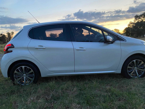 Imagen 2 de 5 de Peugeot 208 1.6 Feline 2018