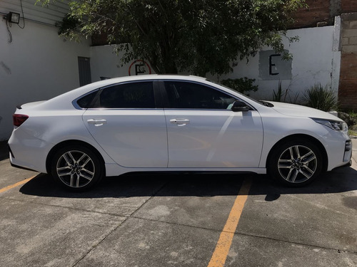 Imagen 8 de 15 de Kia Forte 2021 2.0 Hb 5 P Gt Line At