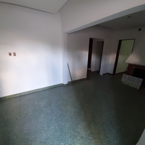 Imagen 6 de 14 de Casa 6 Ambientes Con Cochera . A Reformar . Oportunidad .