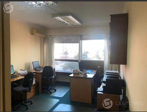 Oficina - Ciudad Vieja - Frente, De Categoría, G.c 8.000