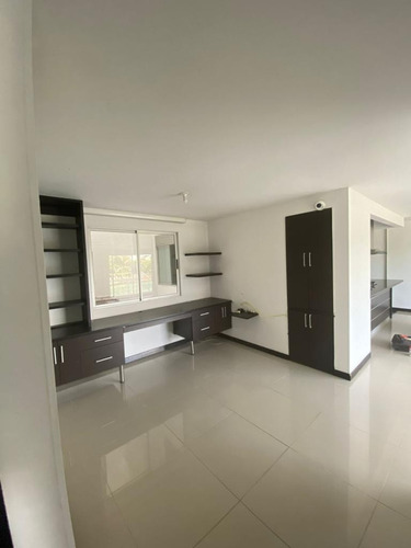 Apartamento En Venta En Cali Ciudad Jardin. Cod 110133